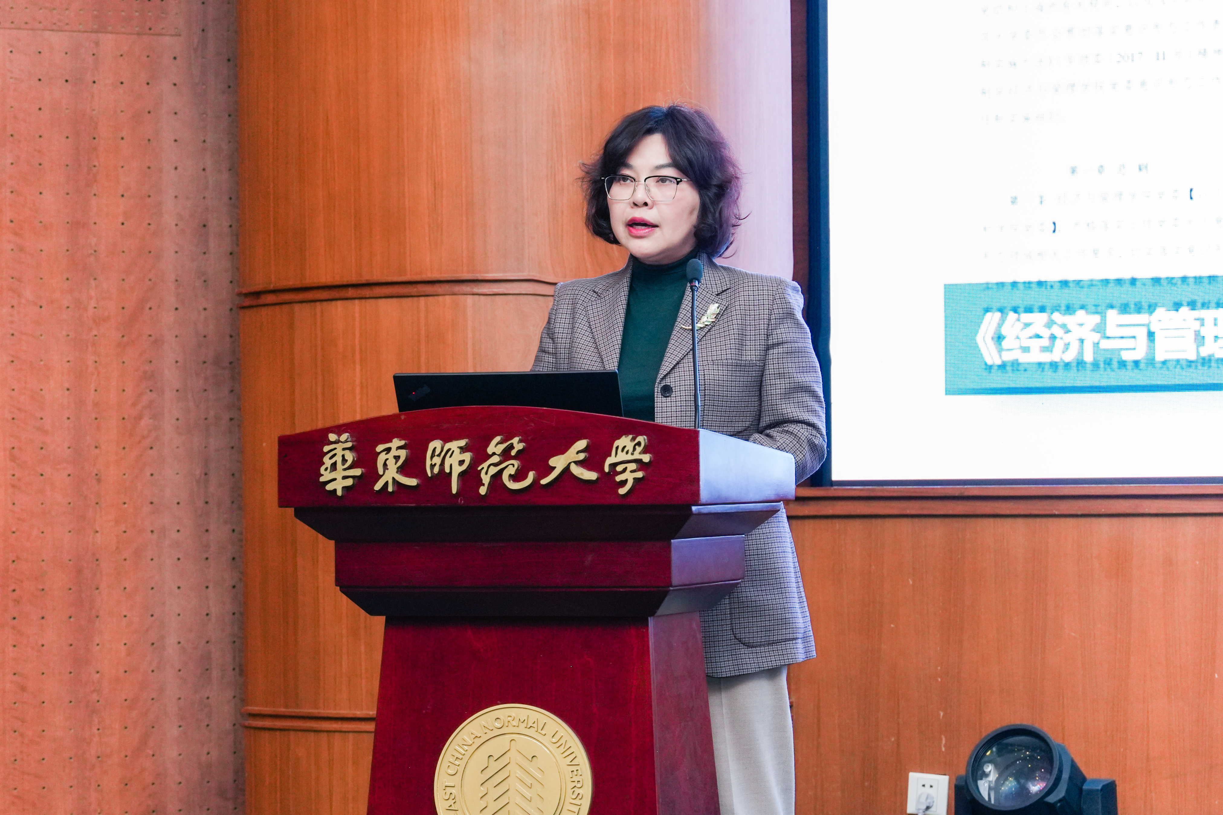 岳老师.jpg